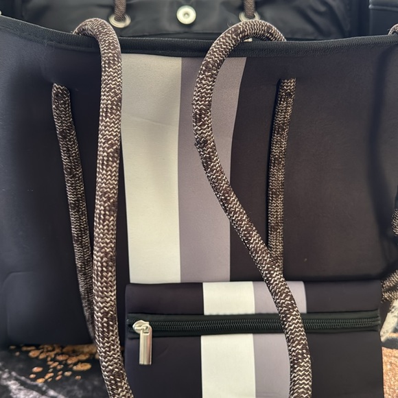 NEOPRENE TOTE BAG ✨ - Picture 6 of 9